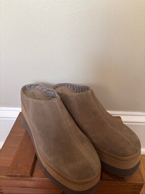 NAKED FEET COACH PLATFORM CLOGS size 9.5